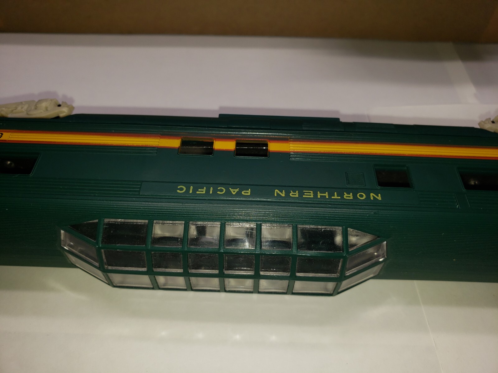 N P RAILWAY EXPRESS SL Vista Dome CAR 500 Athearn HO Northern Pacific With Box