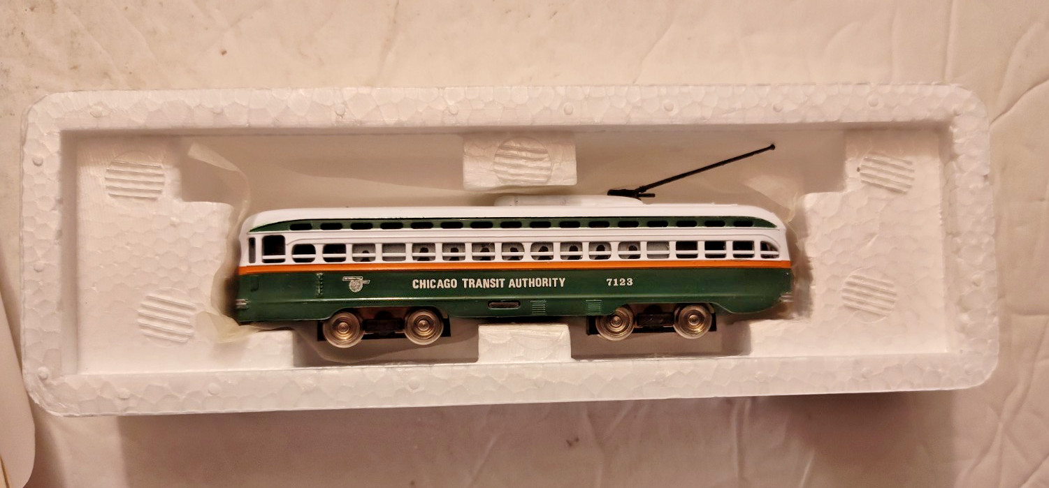 N Scale Bachmann PCC Trolley Chicago Transit Authority No 7123