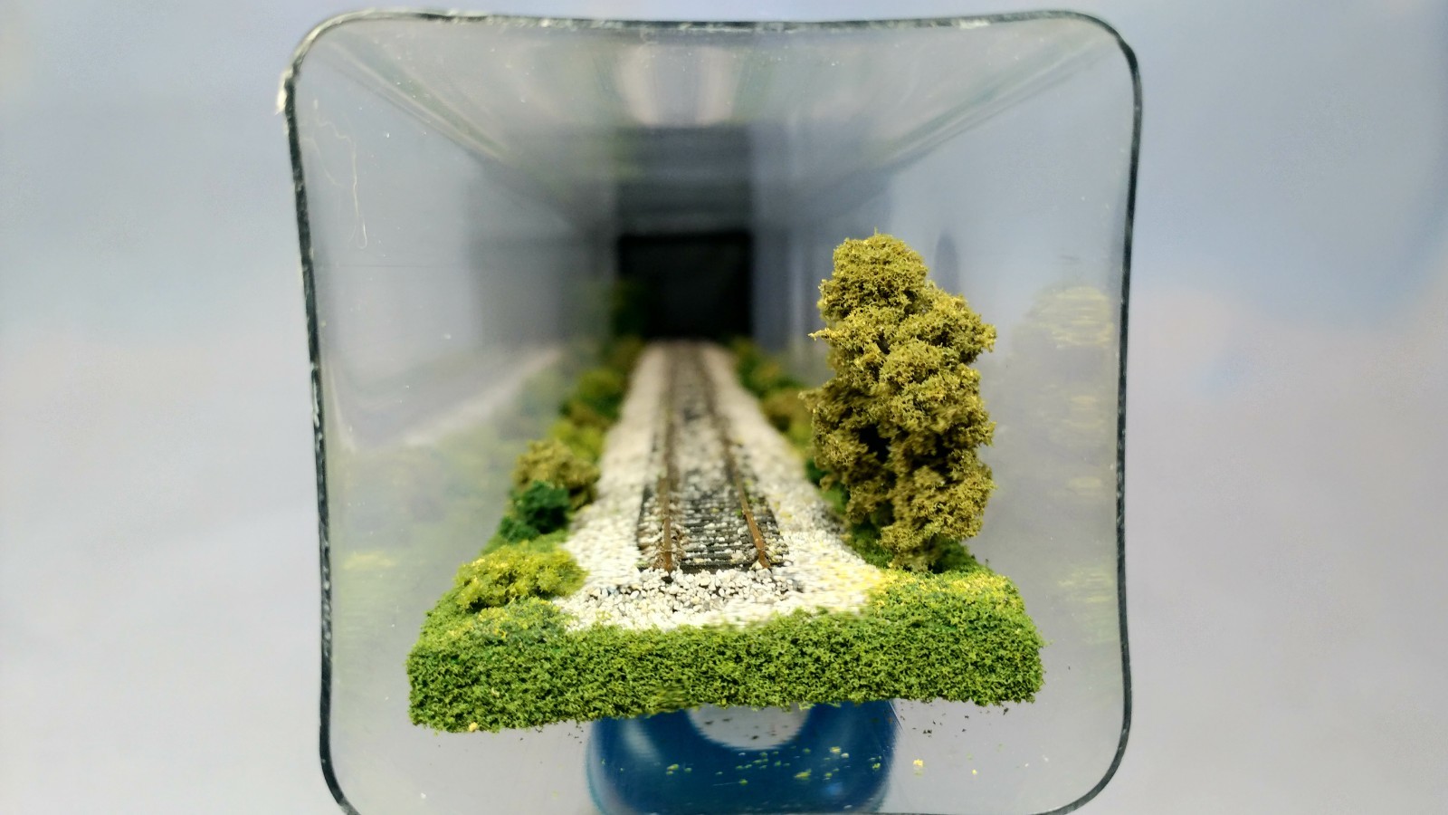 Z SCALE 14″ DISPLAY TUBE – “SUMMER SCENE” – FOR ANY Z LOCOS AND CARS