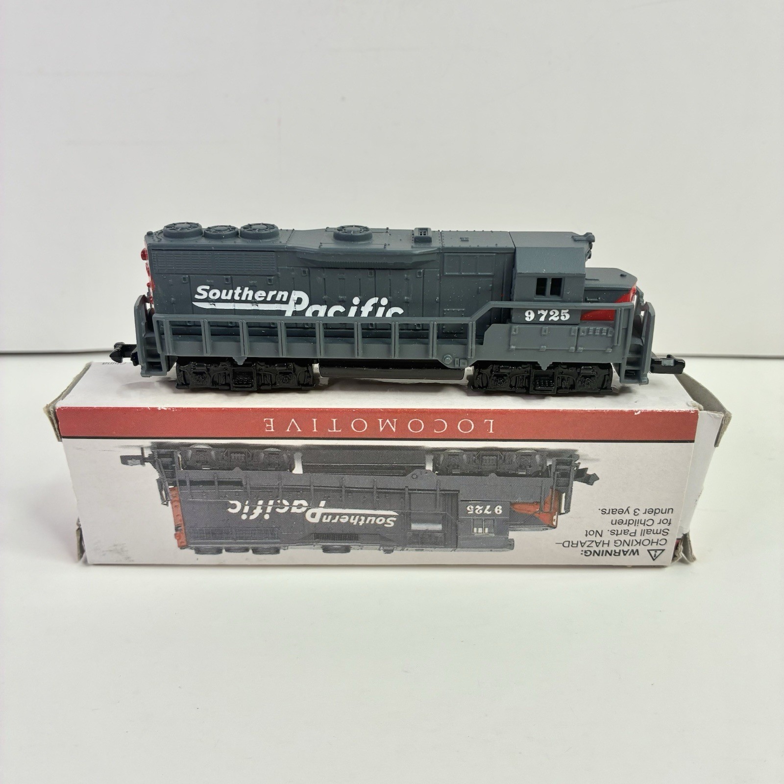 Southern Pacific Locomotive # 9725 Model Train No 418 High Speed N Scale w Box