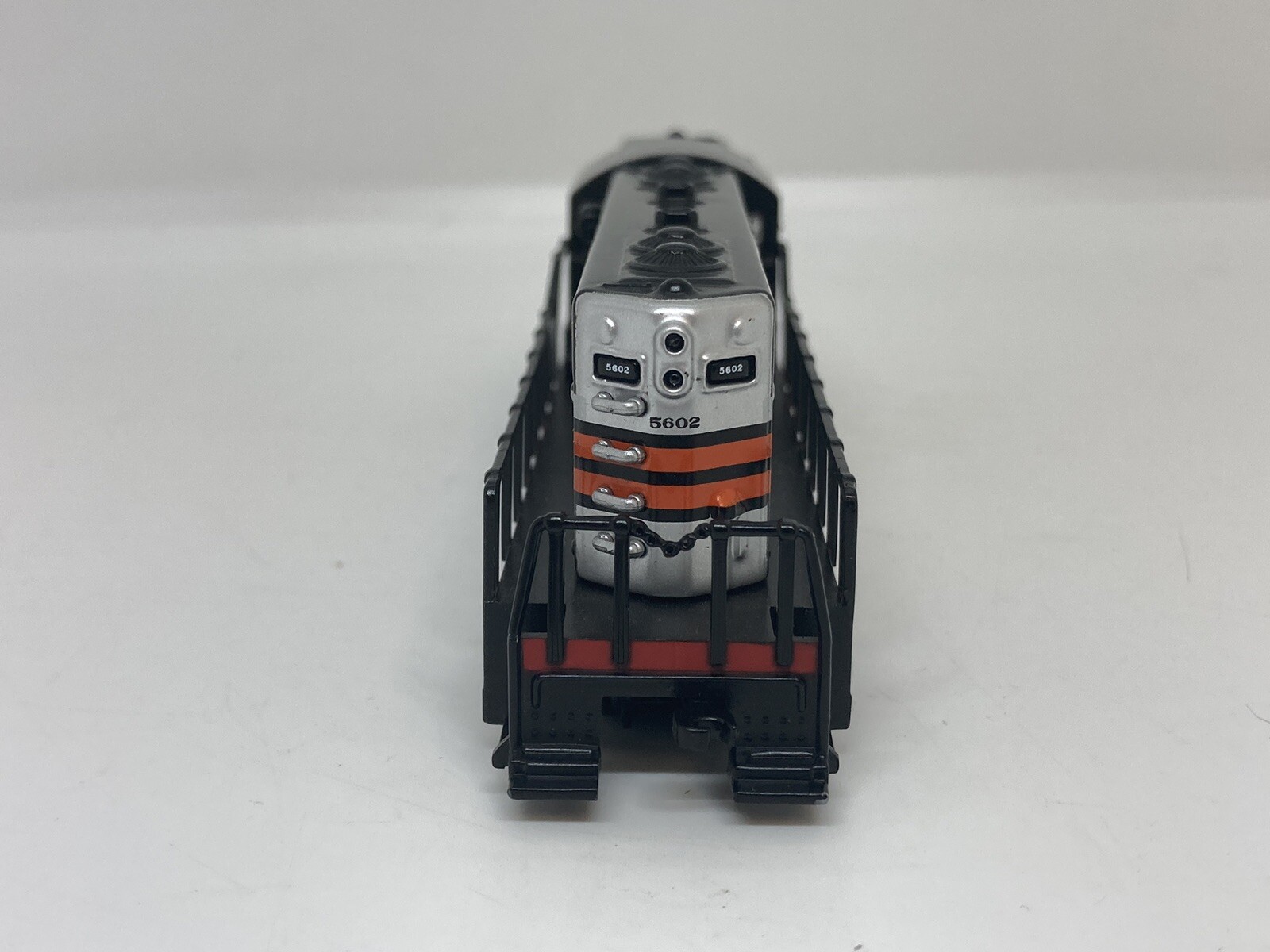 Lionel 5602 Southern Pacific GP-9 Unpowered Diesel LN/Box – TT Scale