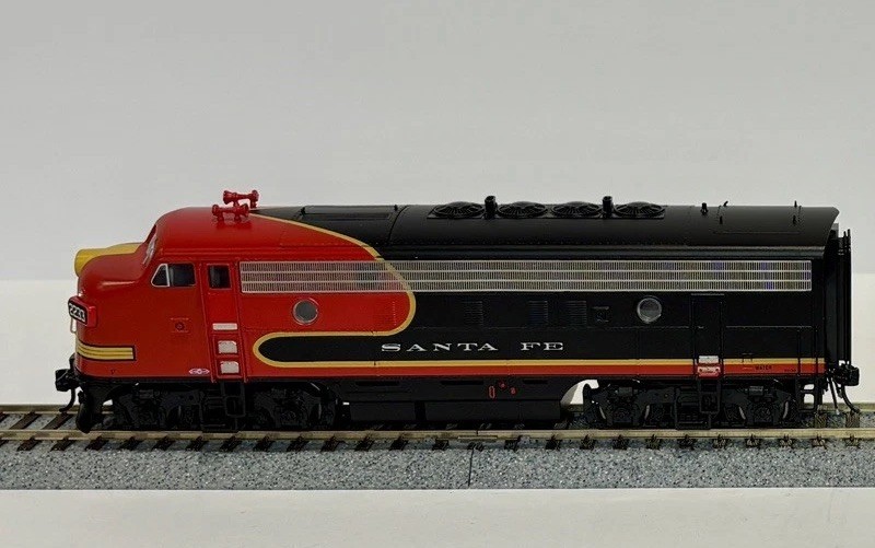 Broadway Limited HO Santa Fe Black Bonnet F3 A – DCC & Sound – #2233