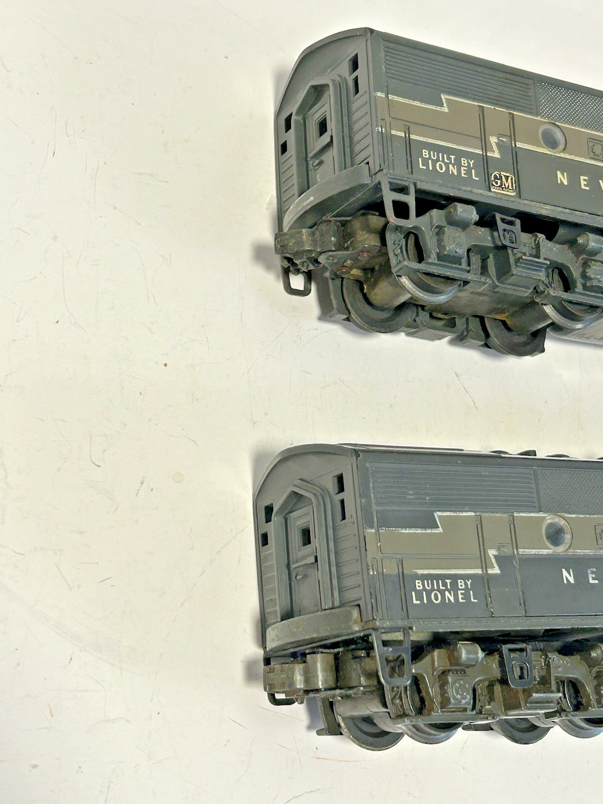 VERY RARE LIONEL #2333 LOCOMOTIVE & DUMY “NEW YORK CENTRAL” TESTED – RUNS GREATE