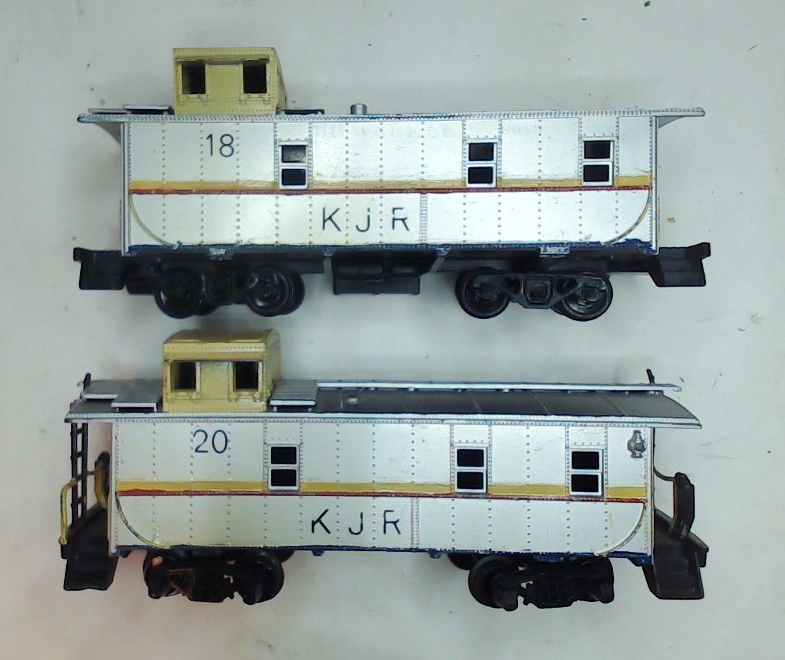 Hand-painted AHM HO RS-2 Diesel Locomotive, 2 Cabooses – Roco, Unbranded (DL076)