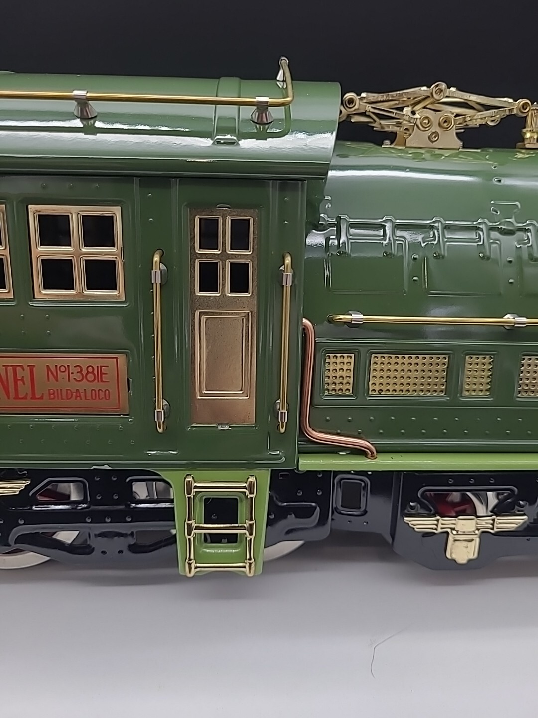 Lionel 6-13102 Standard Gauge Classics 381E Locomotive Two tone green