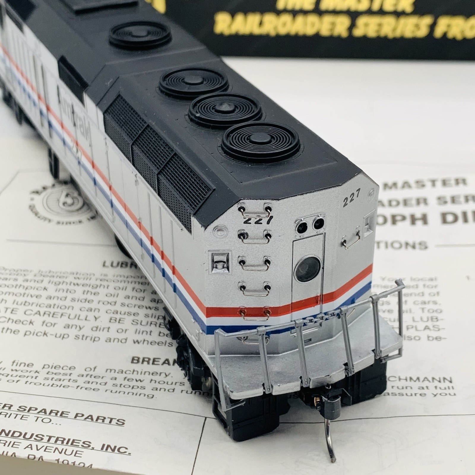 Spectrum 87013 HO Amtrak Phase III EMD F40PH Diesel Locomotive 231 LN/Box Runs