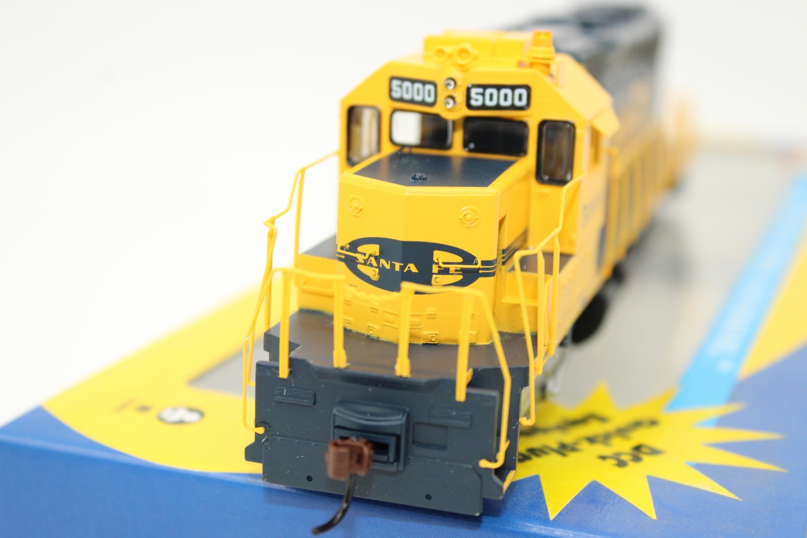 Athearn HO Scale ATSF Santa Fe EMD SD40 Diesel Locomotive #5000 NOS DCC Ready