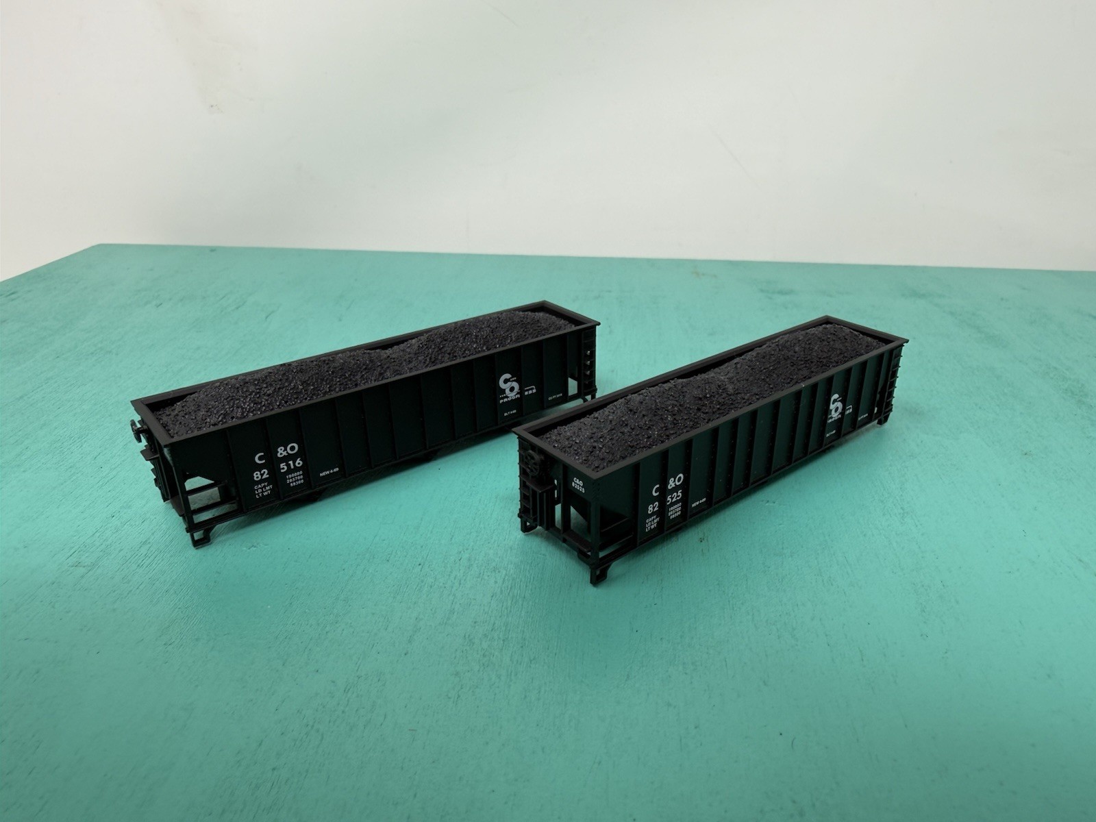 Atlas N – TM 90 Ton Hopper – Missing Trucks/Package – C&O Set Of 2
