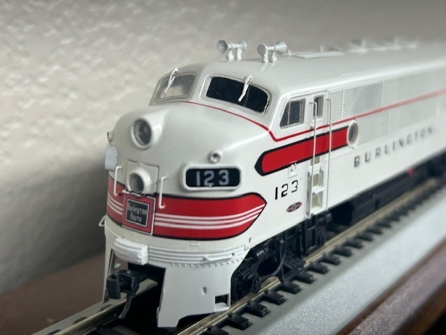 BURLINGTON – “CB&Q “- F3A unit EMD DIESEL LOCO – DC / DCC Ready HO Scale NEW