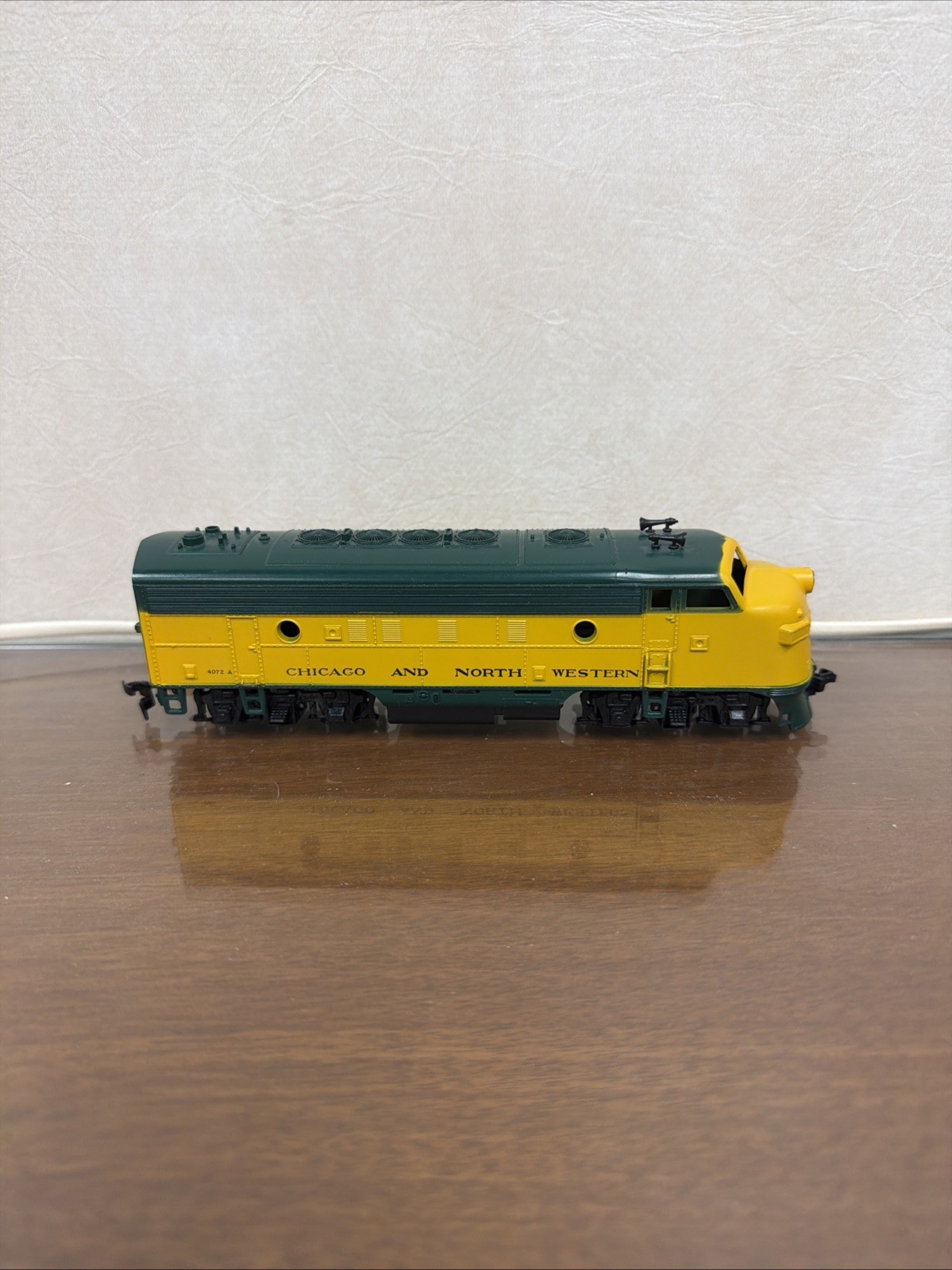 Athearn Chicago and North Western 4072 F7A Dummy Diesel Locomotive