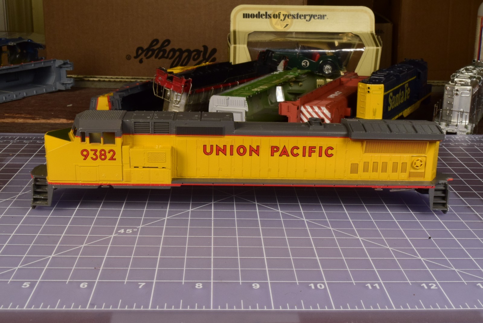 HO SHELL Union Pacific C40-8W DASH 8 cab 9382, no insert/railings SH5
