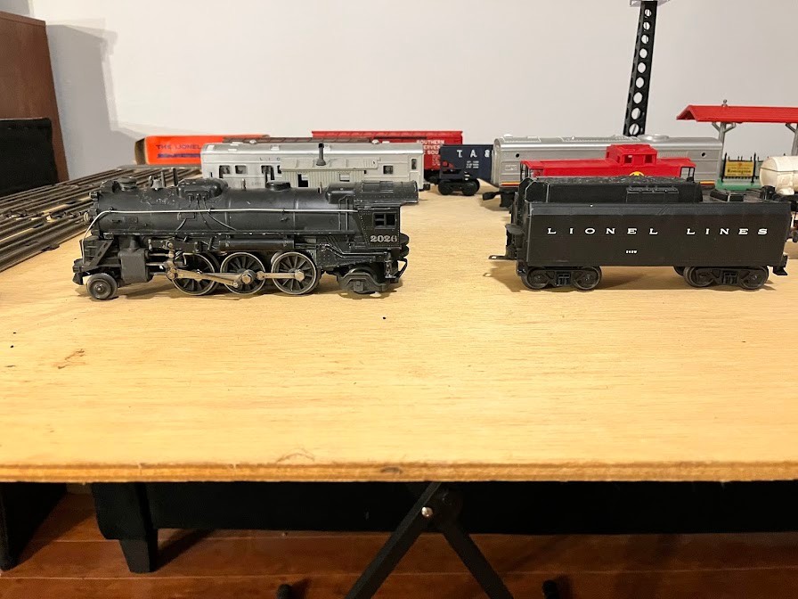 Lionel Train Set, Engine 2026, 027 Good condition
