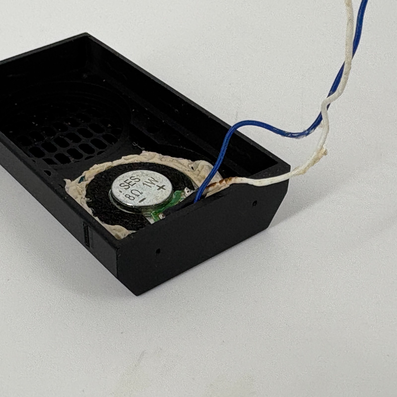 HO BLI Broadway Limited GE C30-7 Replacement Parts: Fuel Tank with Speaker