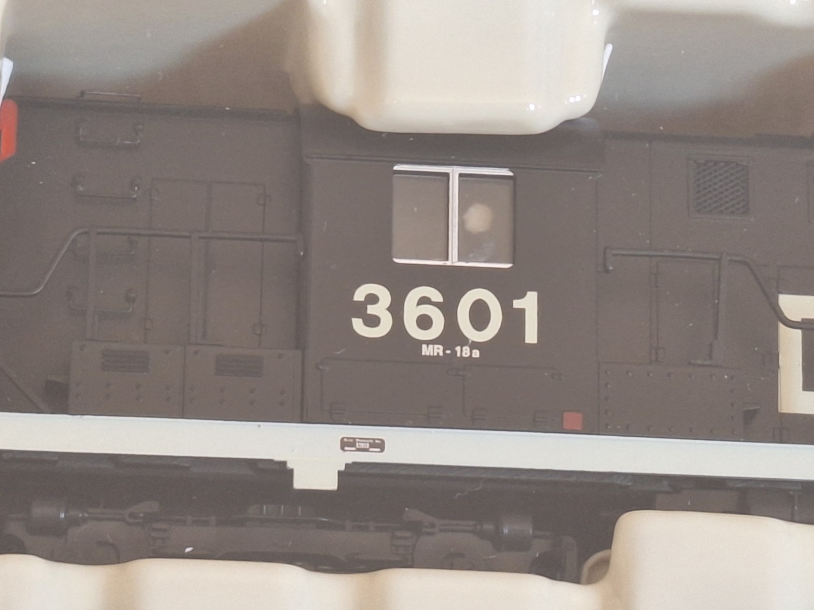 Atlas Classic Silver 20001230 HO RS-11 Duluth Winnipeg & Pacific #3601 (Lot 1)