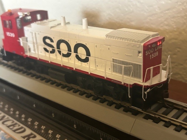 SOO LINE MP15ac SWITCHER LOCO – DC/DCC Ready – HO Scale -” GENESIS ” NEW OOP