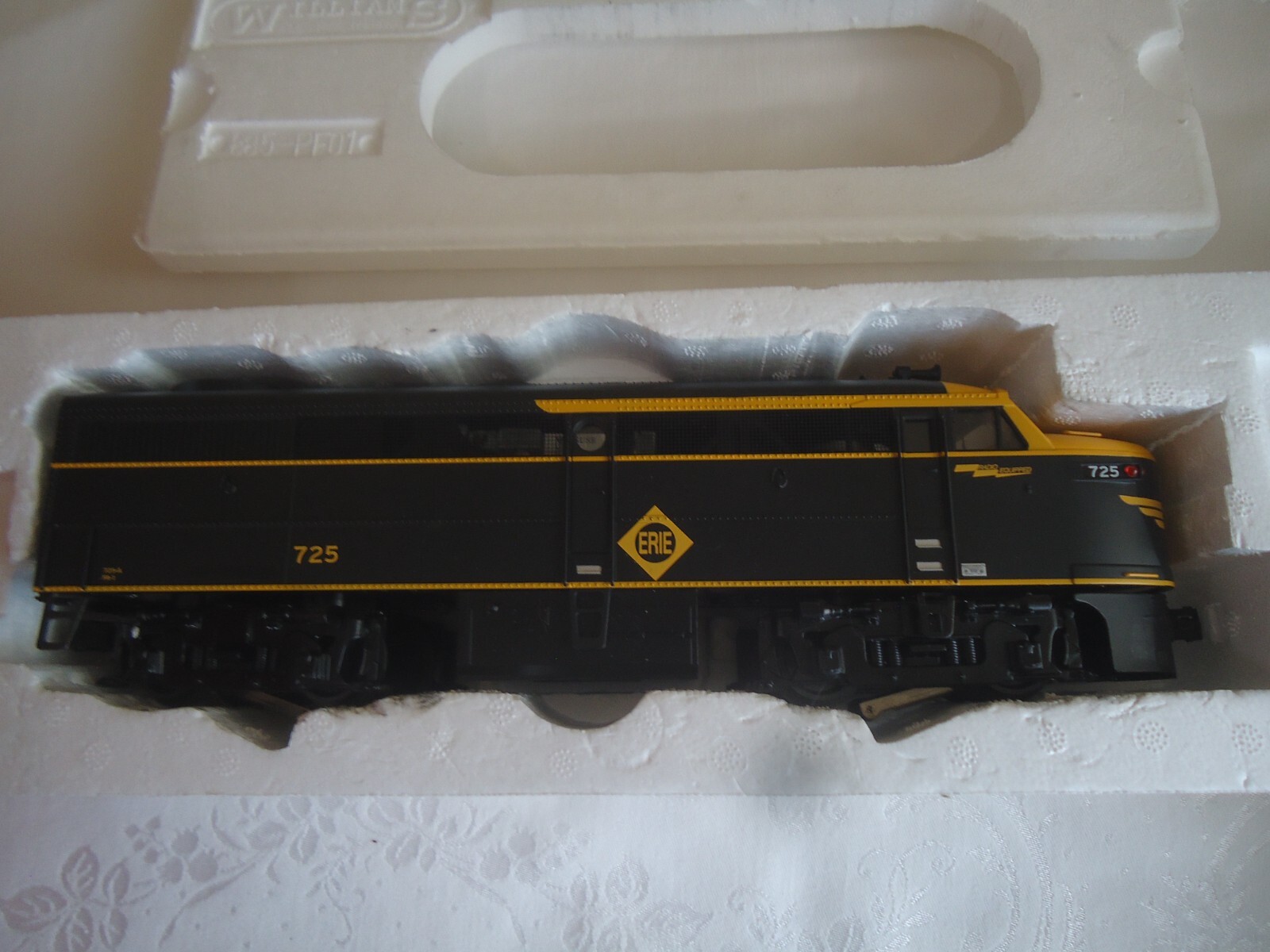 Williams by Bachmann O Scale Erie FA1/FB1 Poweredc & Dummy Diesel w/True Blast