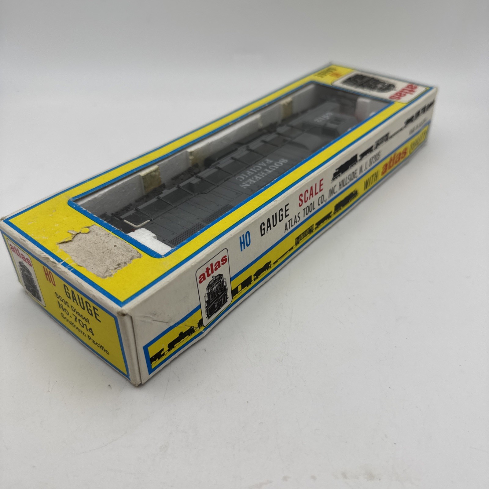 ATLAS # 7014 – SOUTHERN PACIFIC SD35 POWERED LOCOMOTIVE # 6912 -HO SCALE