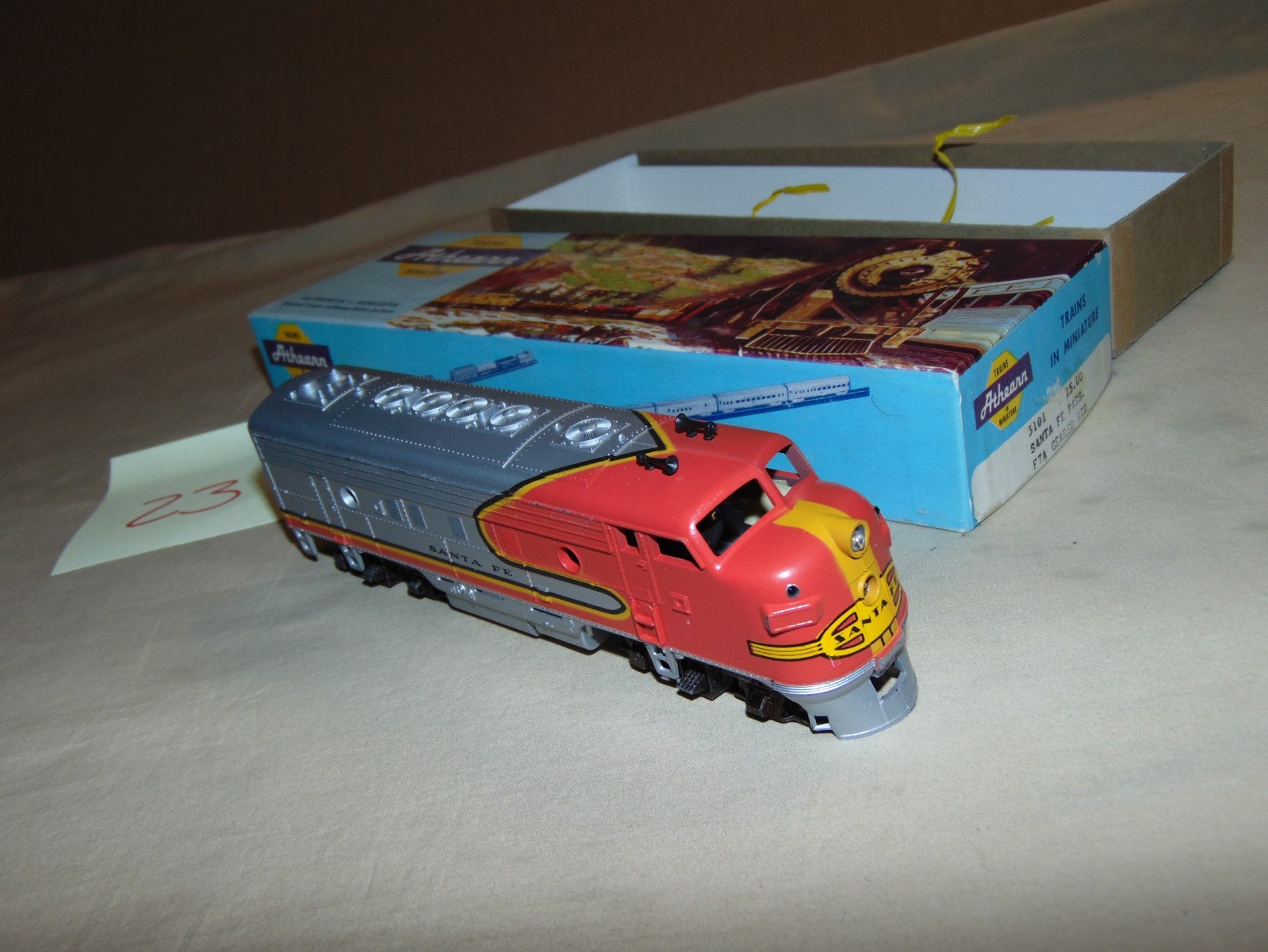 ATHEARN HO 3101 SANTA FE F7A DIESEL + BOX #23