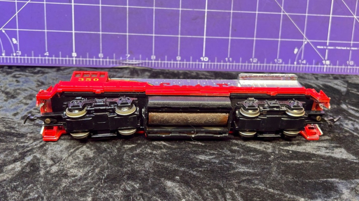 Bachmann HO Scale Santa Fe 350 GE U36B Powered Diesel Locomotive, 117 bin2