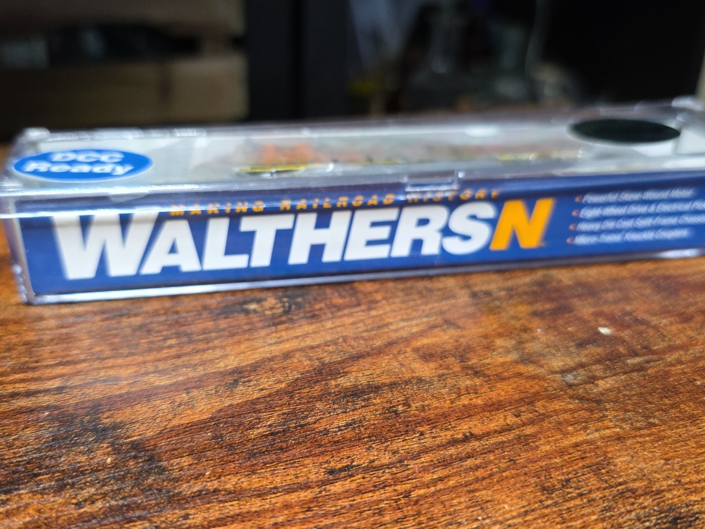 Walthers N 929-50301 EMD GP38-2 BNSF 2102 DCC READY