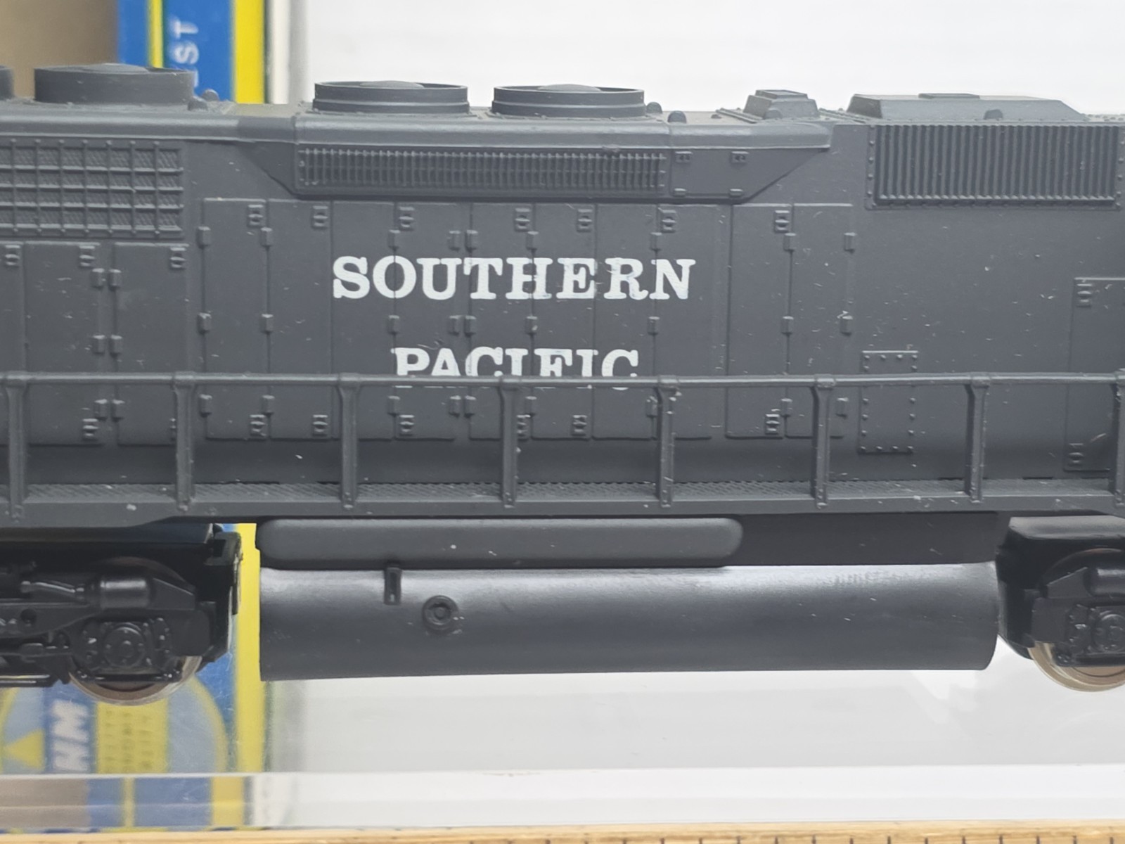 AHM HO Scale 5030-06 Southern Pacific 8444 EMD SD-40 Diesel Loco W/Flywheel NOS