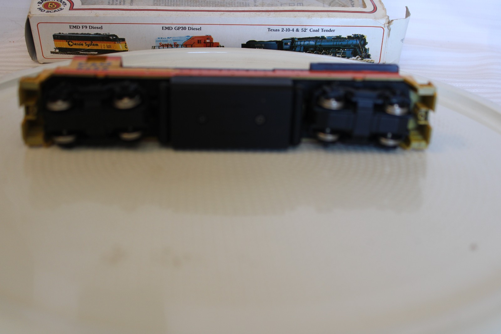HO Scale Bachmann, GP-18 Diesel Locomotive, C&O Chessie System #8256 Multicolor