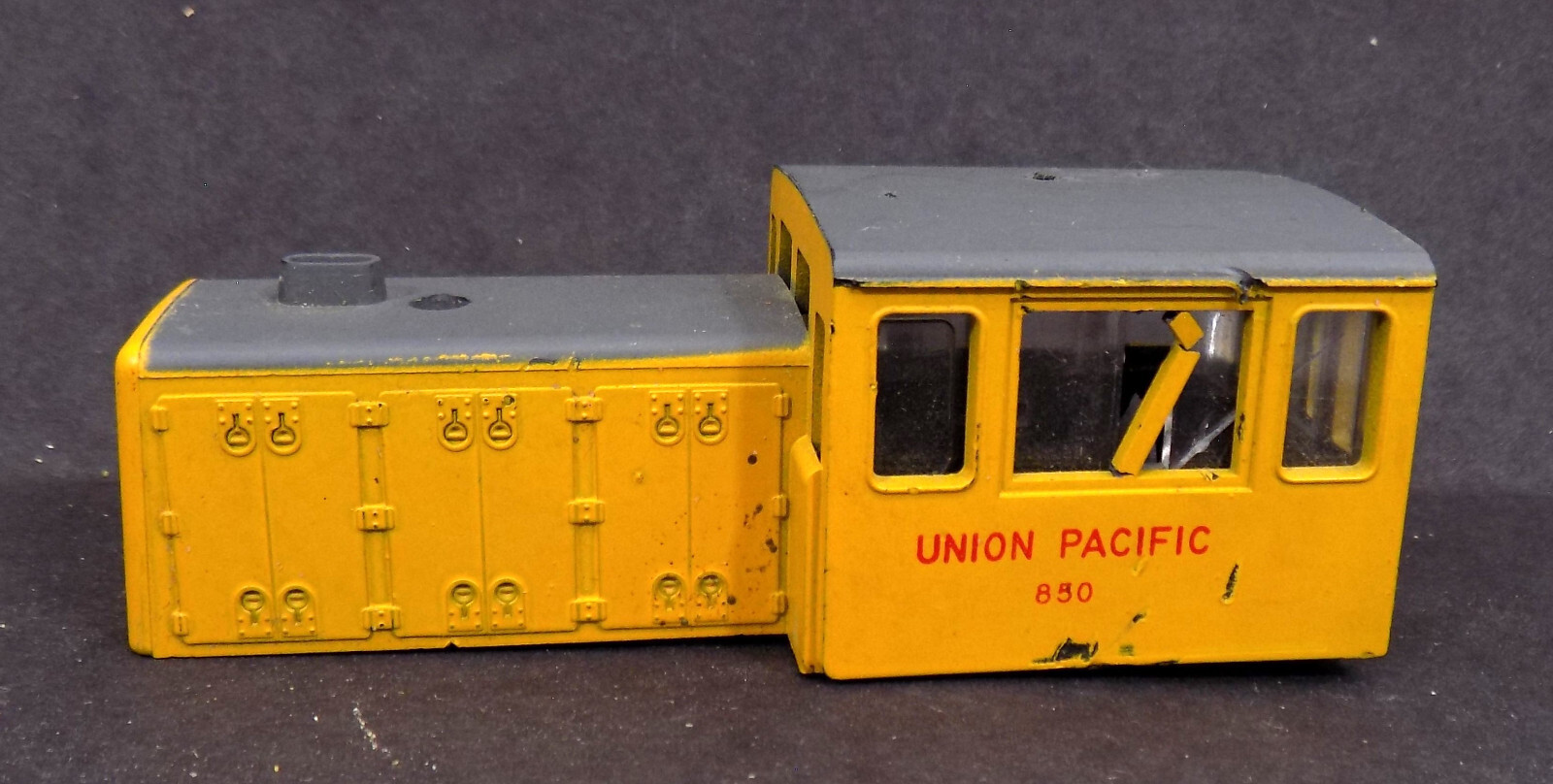 HO / UNBRANDED / SWITCHER LOCOMOTIVE #850 / UNION PACIFIC / SHELL /PARTS REPAIR
