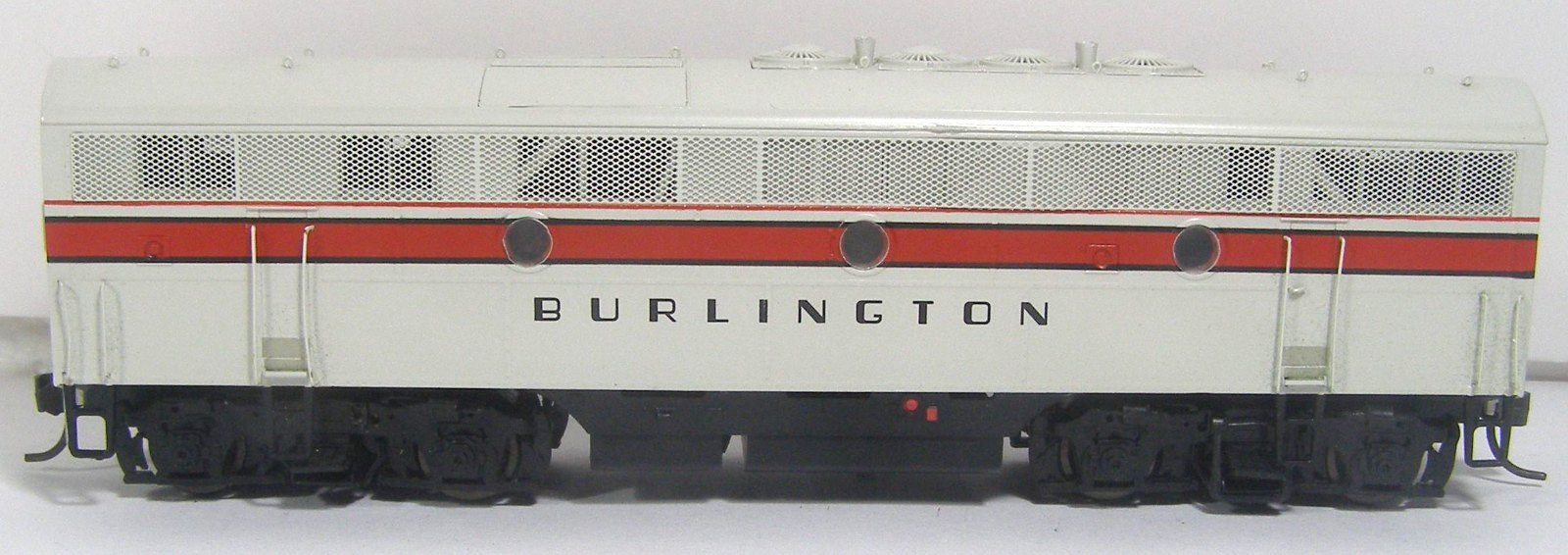 Unknown Brand HO Model RR B Diesel Locomotive 160B Burlington TZU