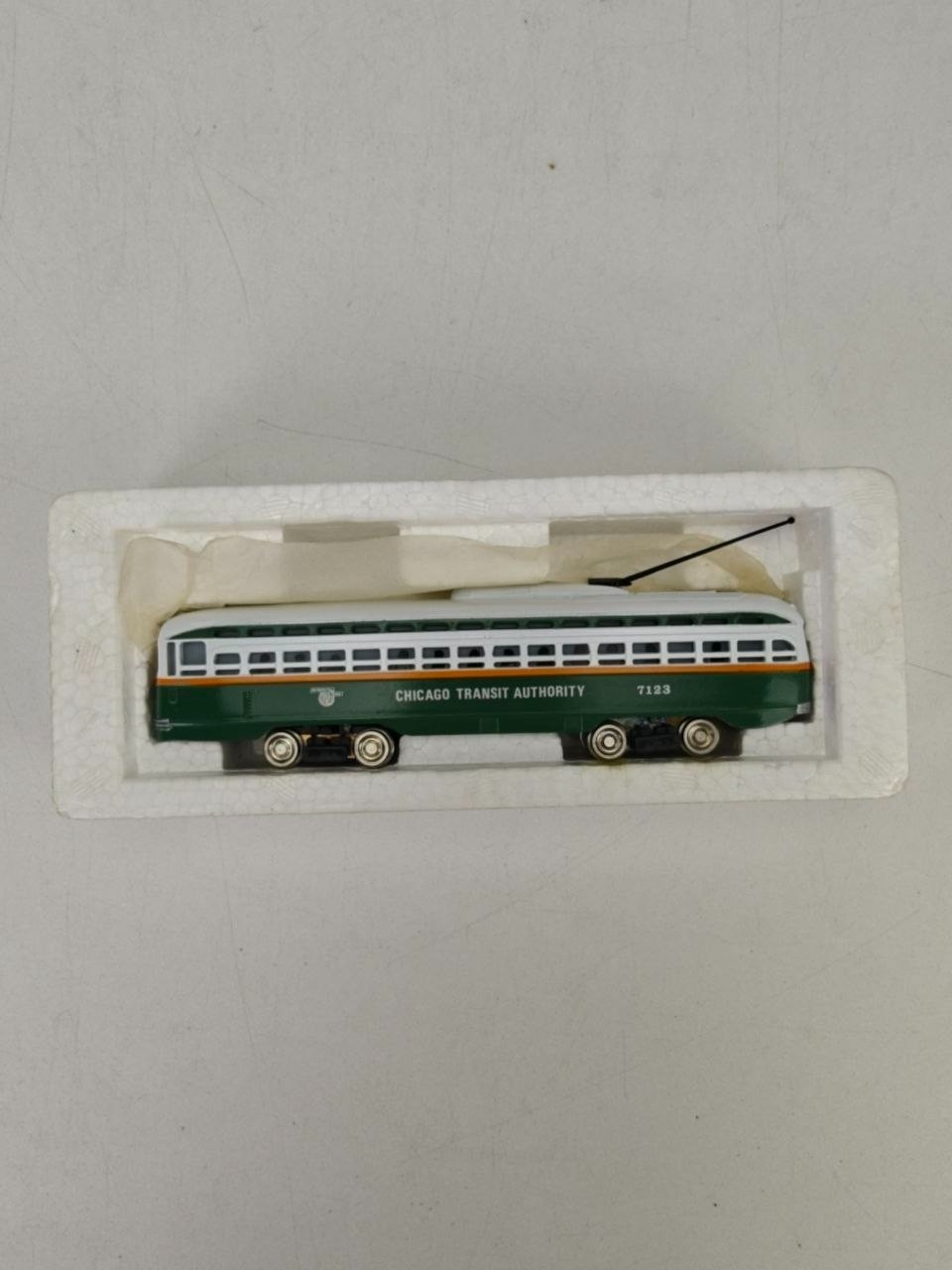 Bachmann Streamline PCC Trolley 41-629-C2 #7123 CTA HO Scale Box Tested READ
