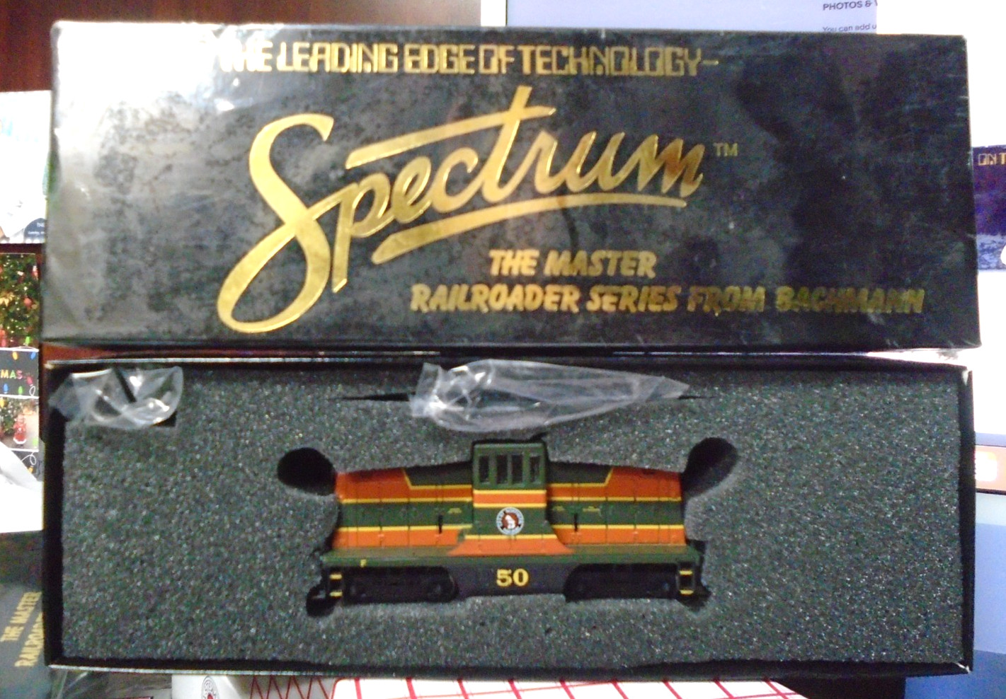 HO Spectrum 80010 Great Northern E 44 Ton Diesel Switcher Electric Loco 50 NIB