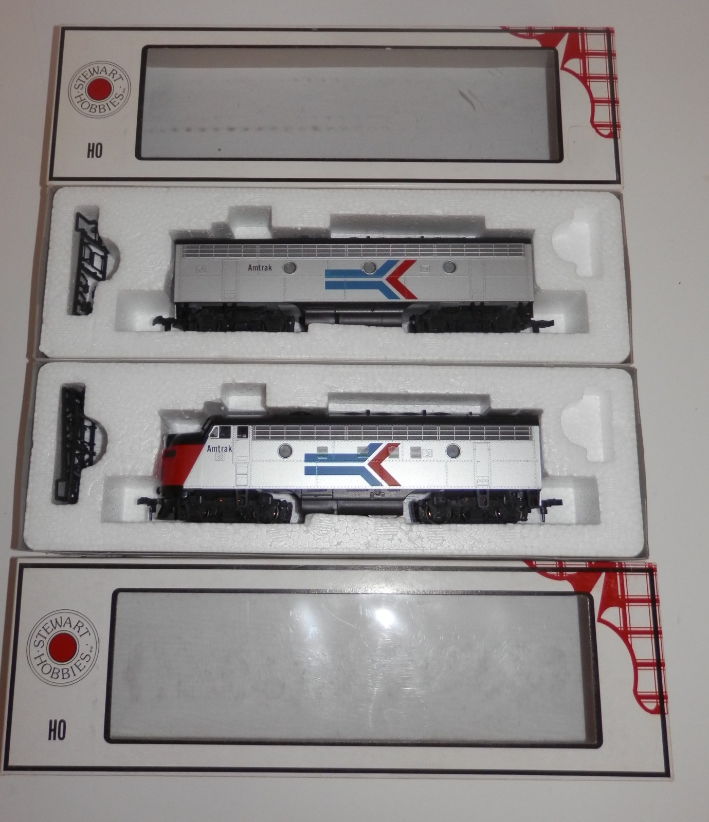 Stewart/Kato HO Scale POWERED Amtrak F7A & F7B Phase I Early Locos #9090/9091