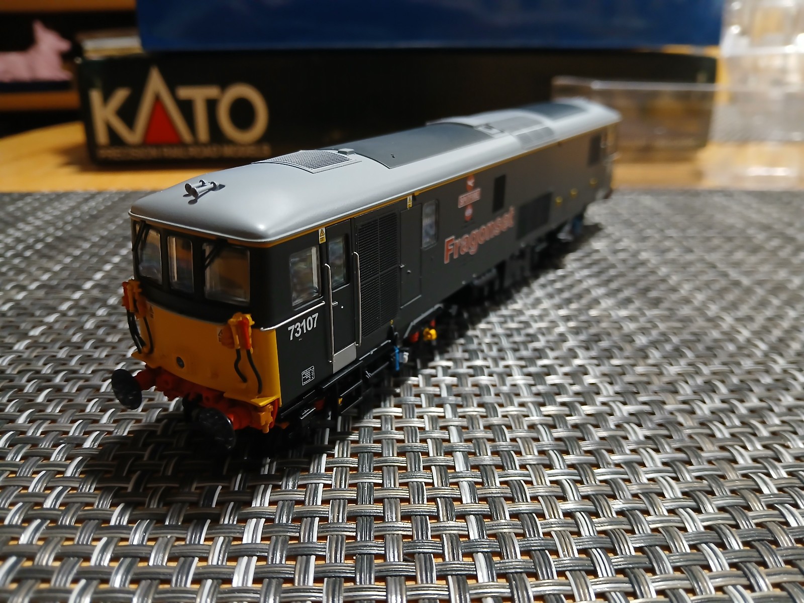 Modern OO/HO scale Dapol Class 73 73107 Spitfire Fragonset Diesel Locomotive