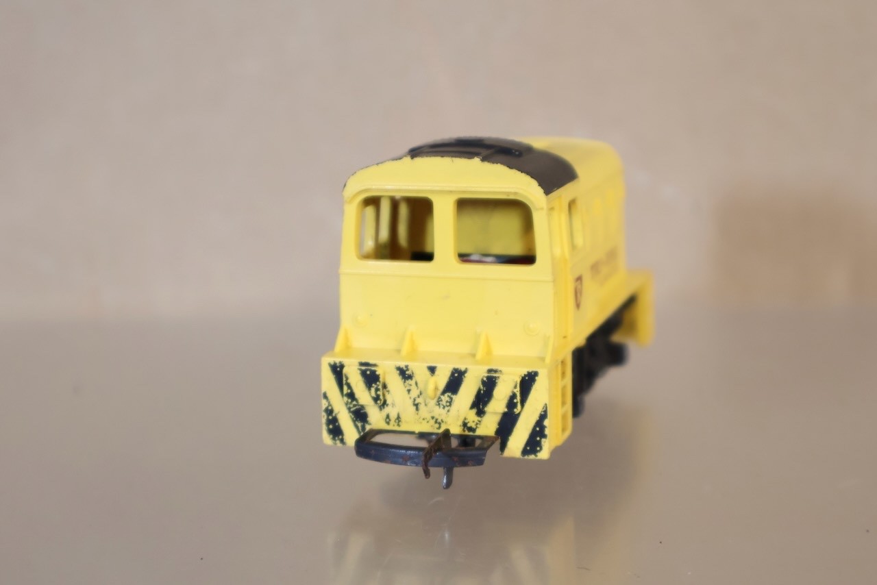 TRIANG R253 TRANSCONTINENTAL TR YELLOW 0-4-0 DOCK SHUNTER DIESEL LOCOMOTIVE op