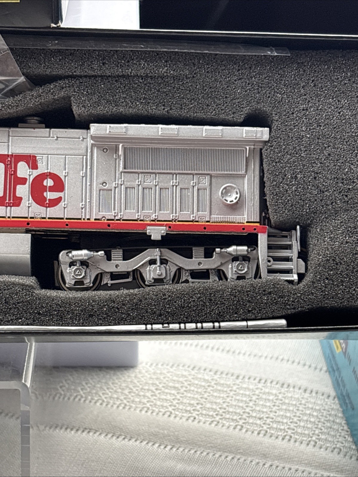 Spectrum 86021 Santa Fe Dash 8-40CW Diesel Locomotive # 838 1/87 HO Scale NIB