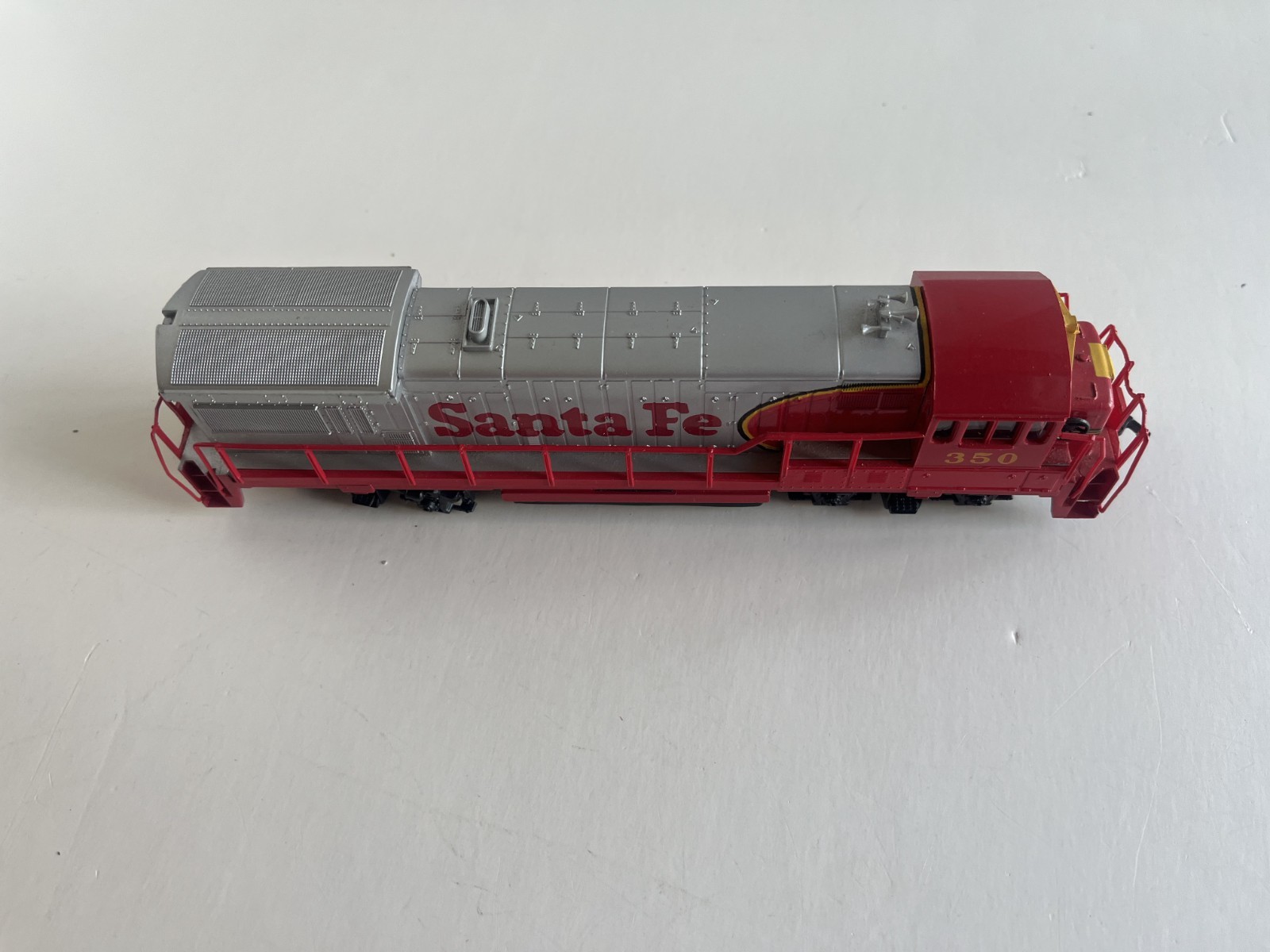 BACHMANN – HO Gauge – Santa Fe 350 – GE U36B – Non-Powered Diesel 41-640-02