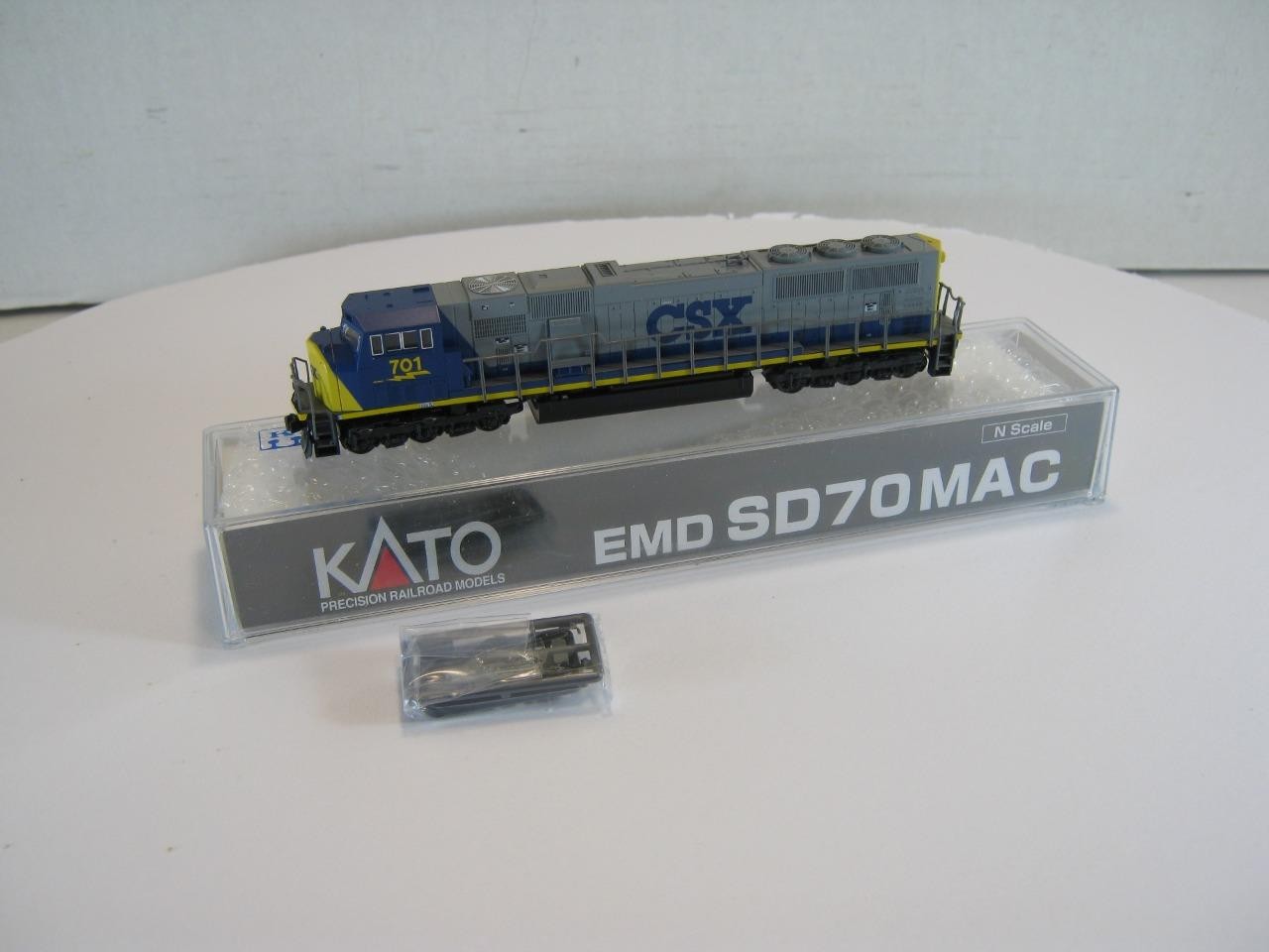 N Scale Kato SD70Mac CSX #701 Item 176-6307 W/Ditch Lights
