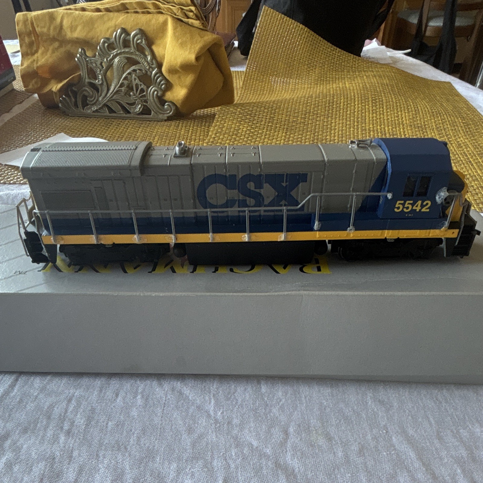Bachmann Plus HO GE B30-7 CSX #5542 Diesel Locomotive DC Analog 11116