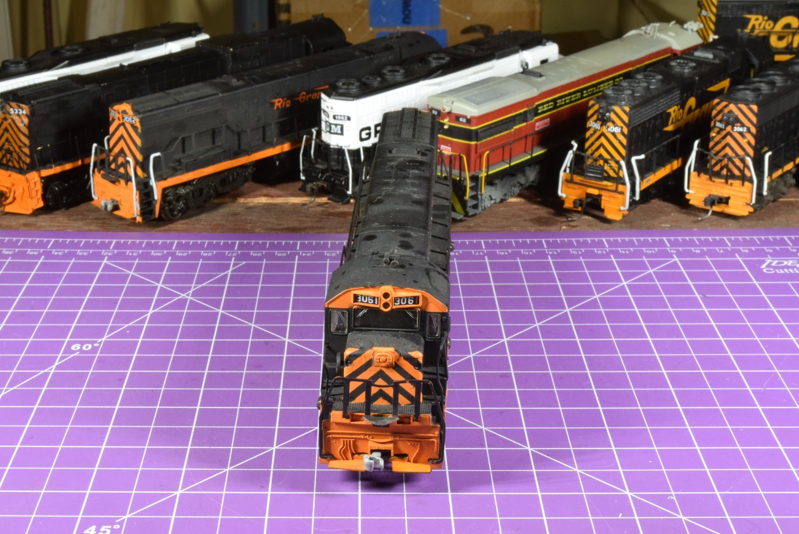 Cab 3061 true CO-CO Rivarossi 12.0 oz Locomotive, faux die cast knuckles,