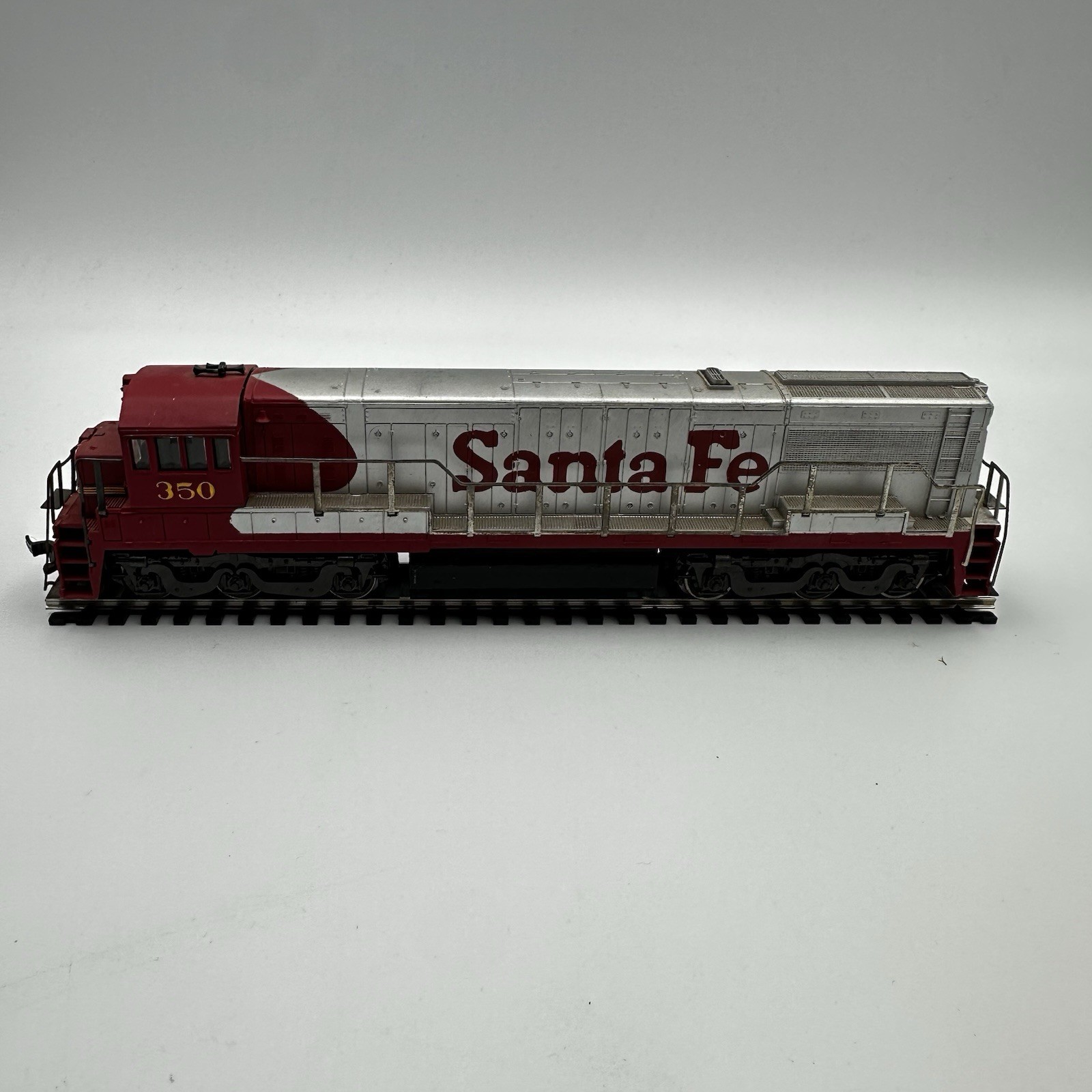 Vintage Rivarossi HO Santa Fe #350 powered diesel engine tested working READ