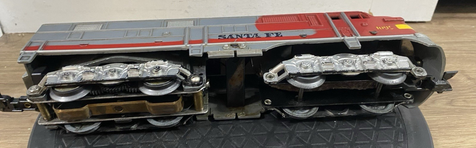 Santa FE O Gauge Diesel Locomotive 1095 Red/Silver Engine Added Weight Stick