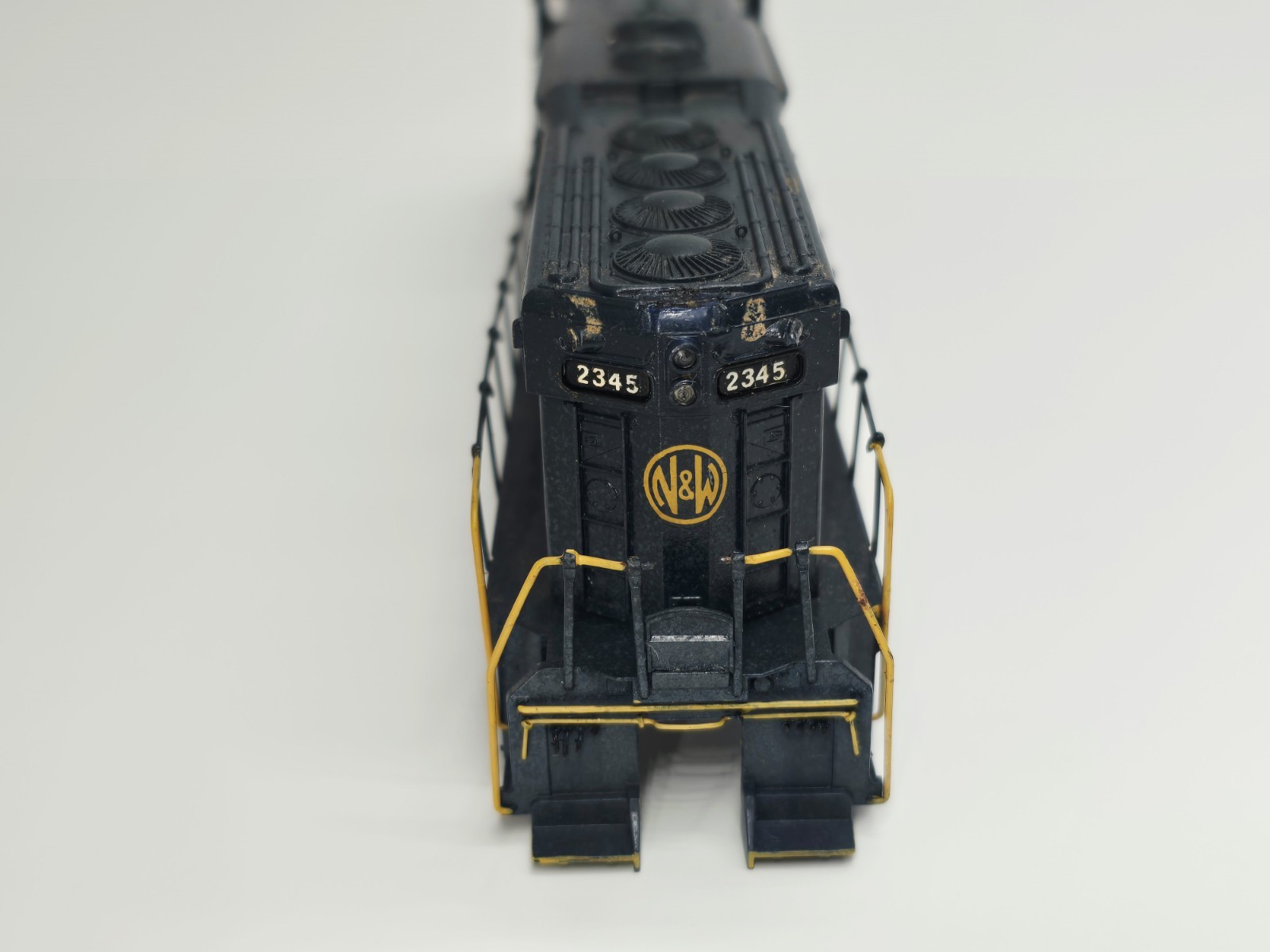 Ho Scale – SD9 Norfolk And Western Locomotive #2345 – Shell Only