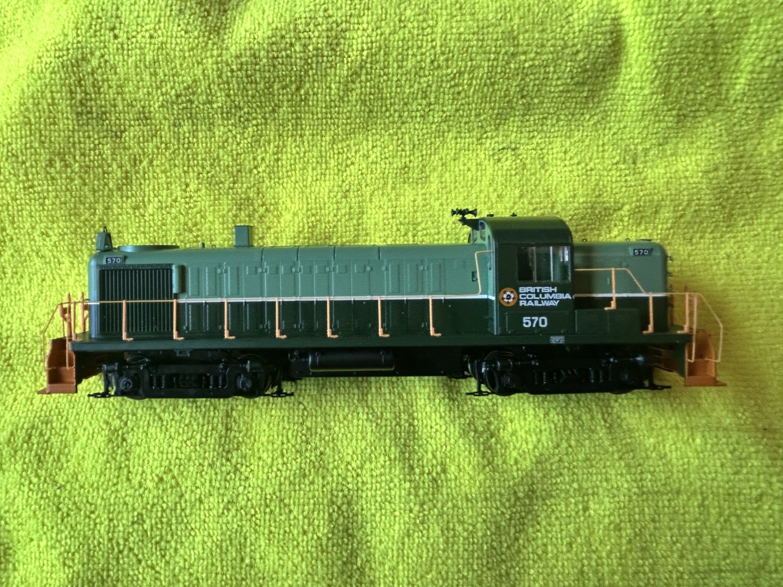 BRITISH COLUMBIA RR – ALCO RS3 ROAD SWITCHER LOCO DC/DCC Ready HO Scale NEW OPEN