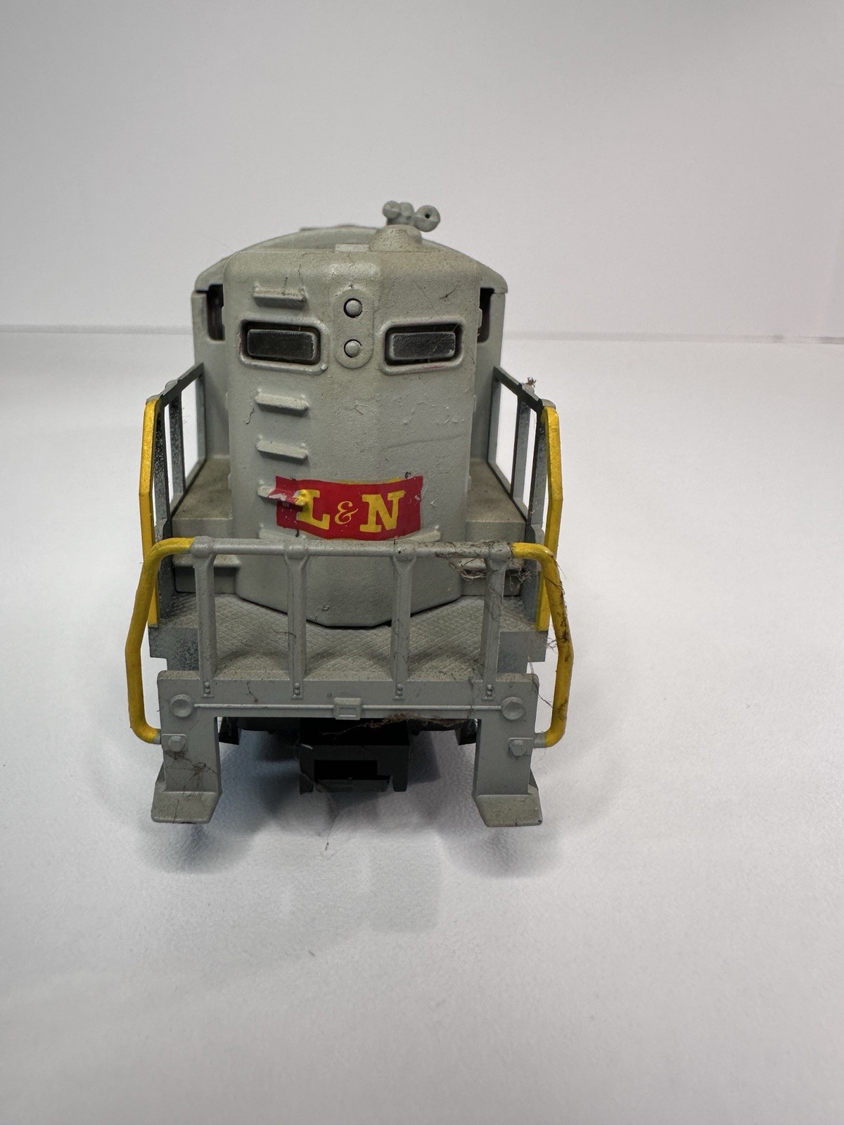 AHM EMD GP-18 Diesel Loco L&N #902