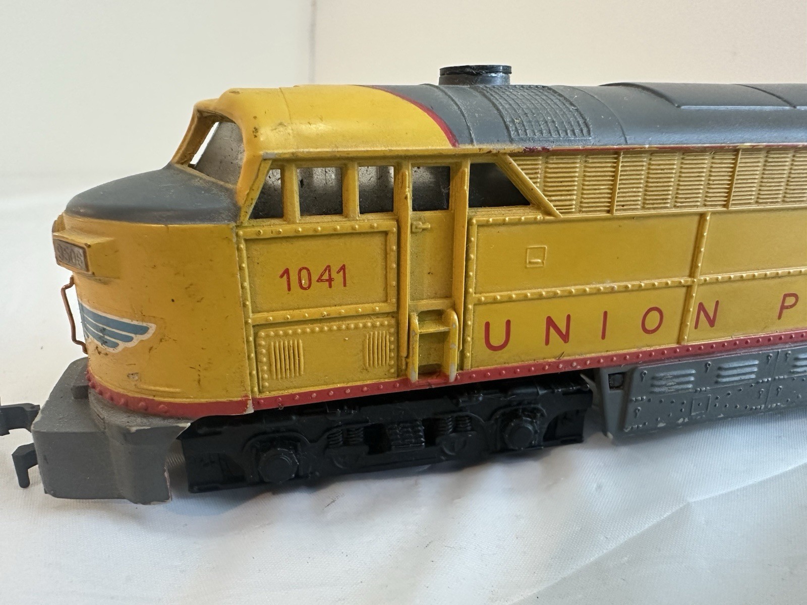 AHM Tempo Union Pacific Powered Locomotive 1041 HO Scale Used Working EMD E9