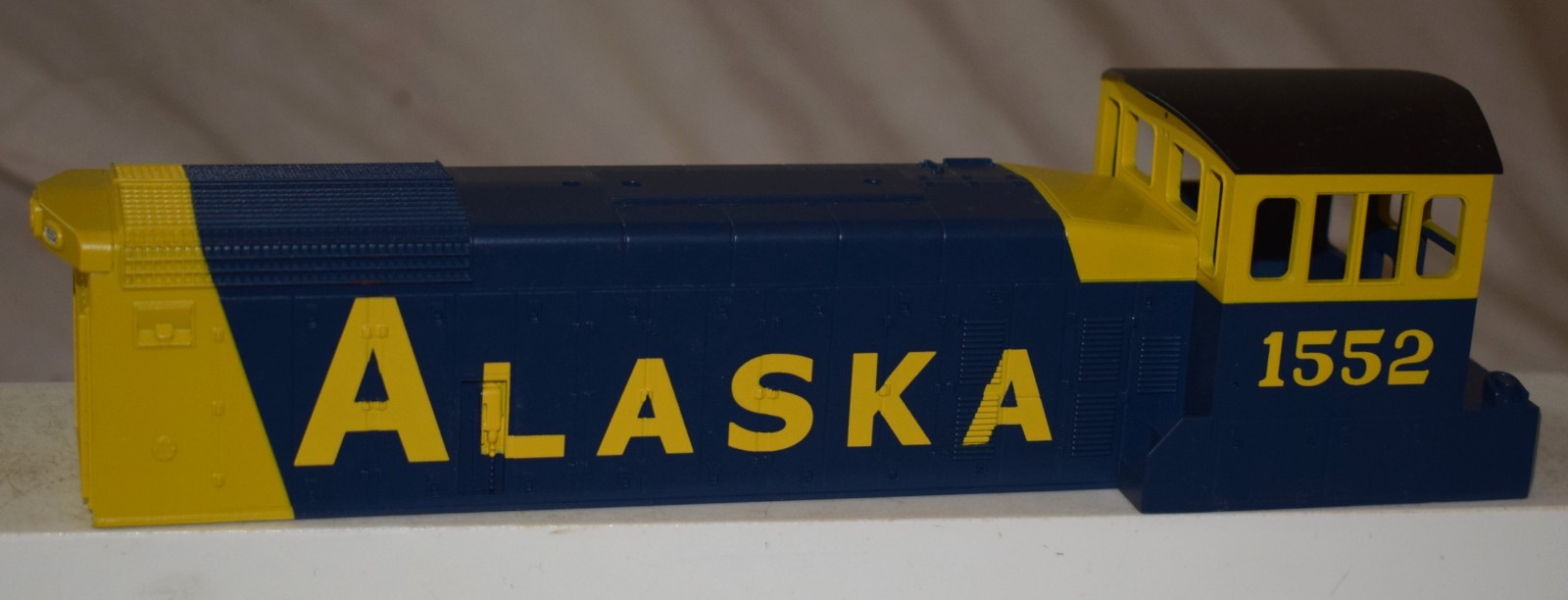MTH SW-1500 Diesel Locomotive Shell Alaska Railroad #1552 – O Gauge Sample