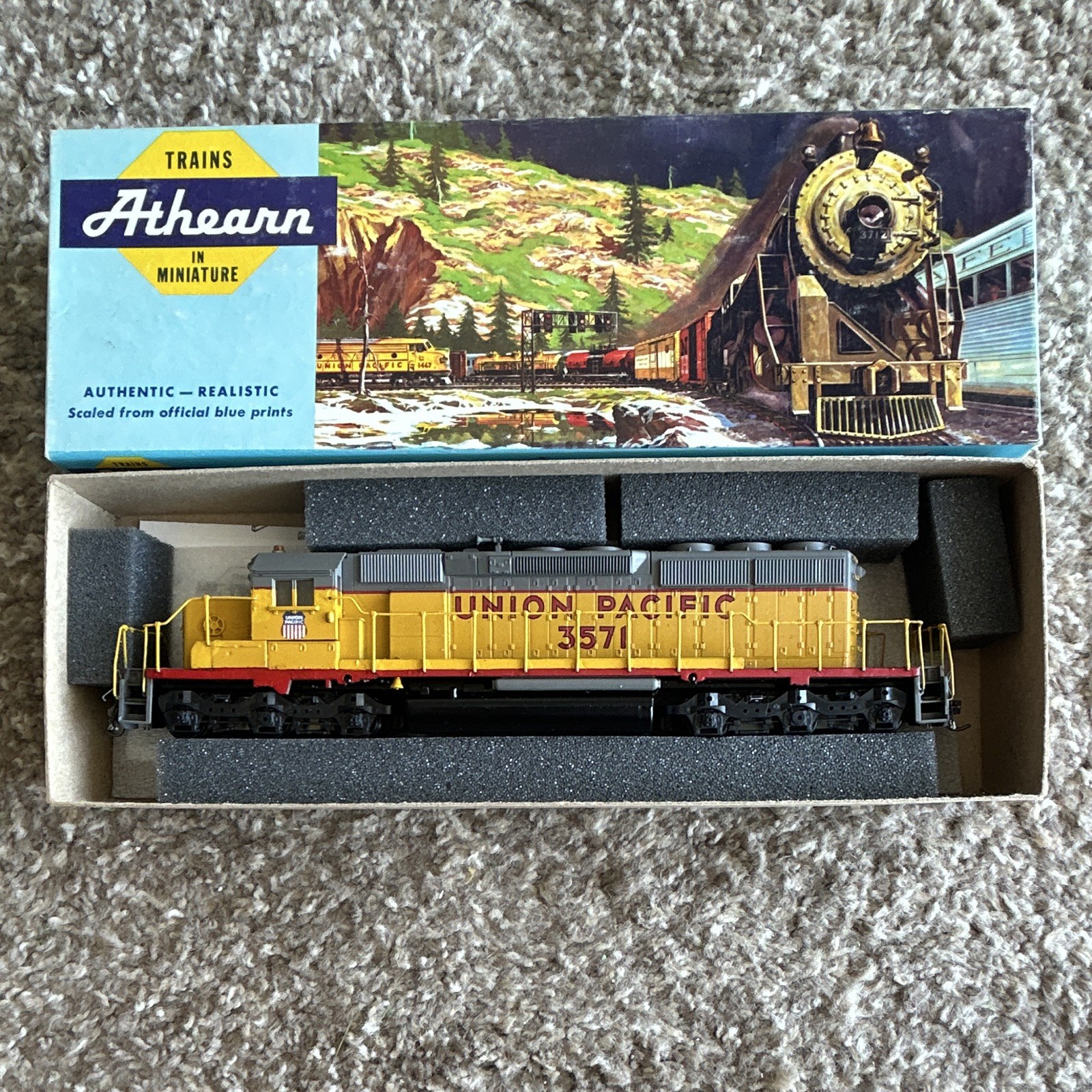 Dummy Athearn HO Union Pacific SD40-2 Diesel Locomotive #3571 DC Analog