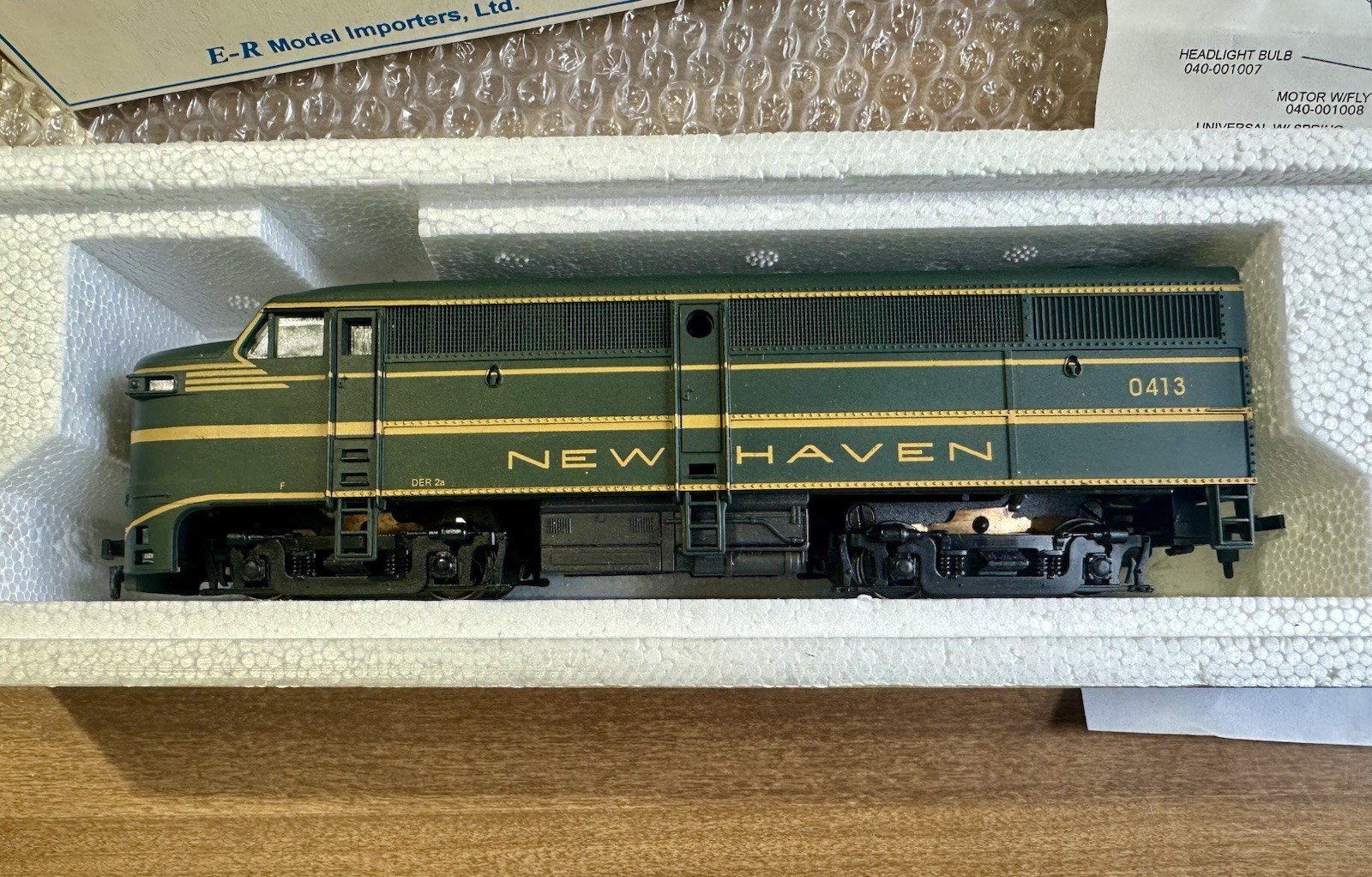 Frateschi HO New Haven 0413 Diesel Locomotive Green & Gold NEW in Open Box