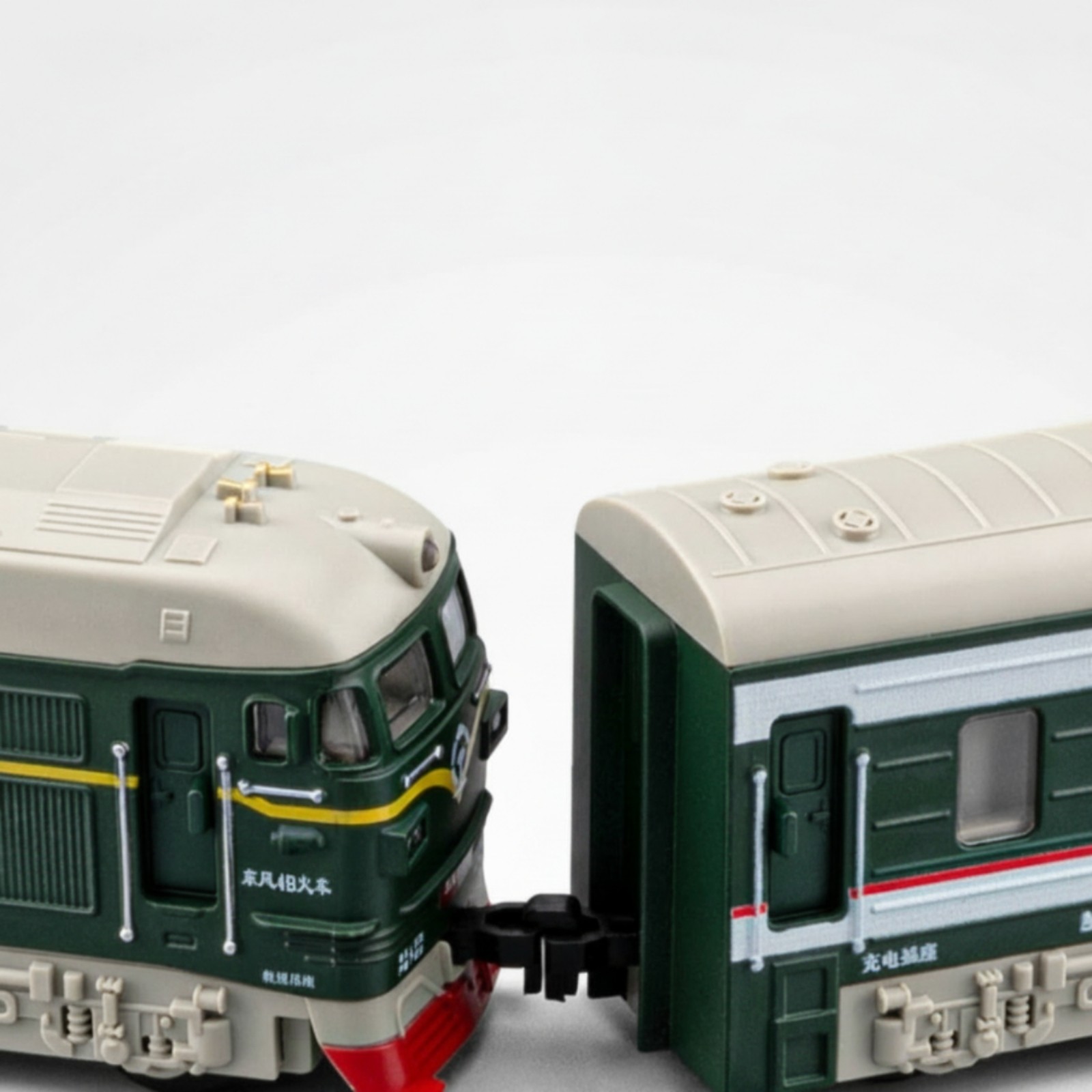 3 Pieces Alloy Train Model Working Lights Plaything Printed Side Panels