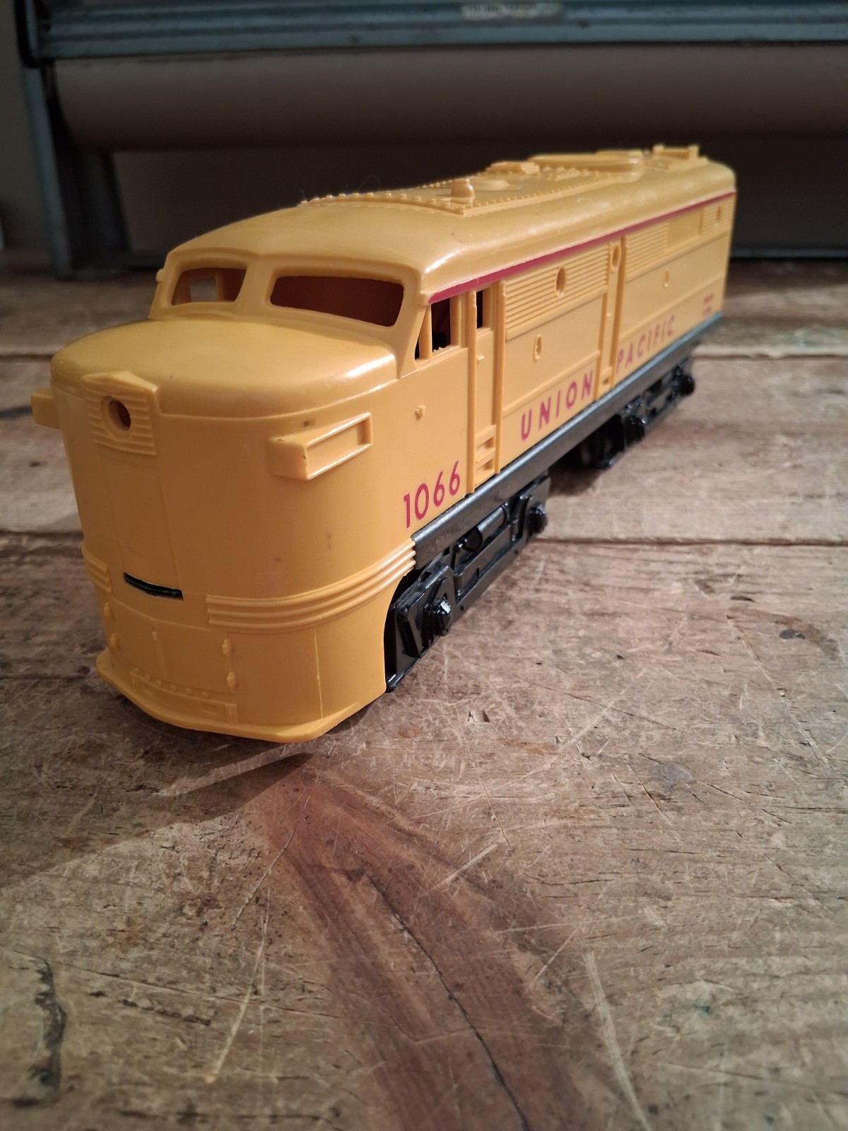 Lionel Postwar 1066 Union Pacific Yellow Alco Diesel Locomotive Plain Jane READ