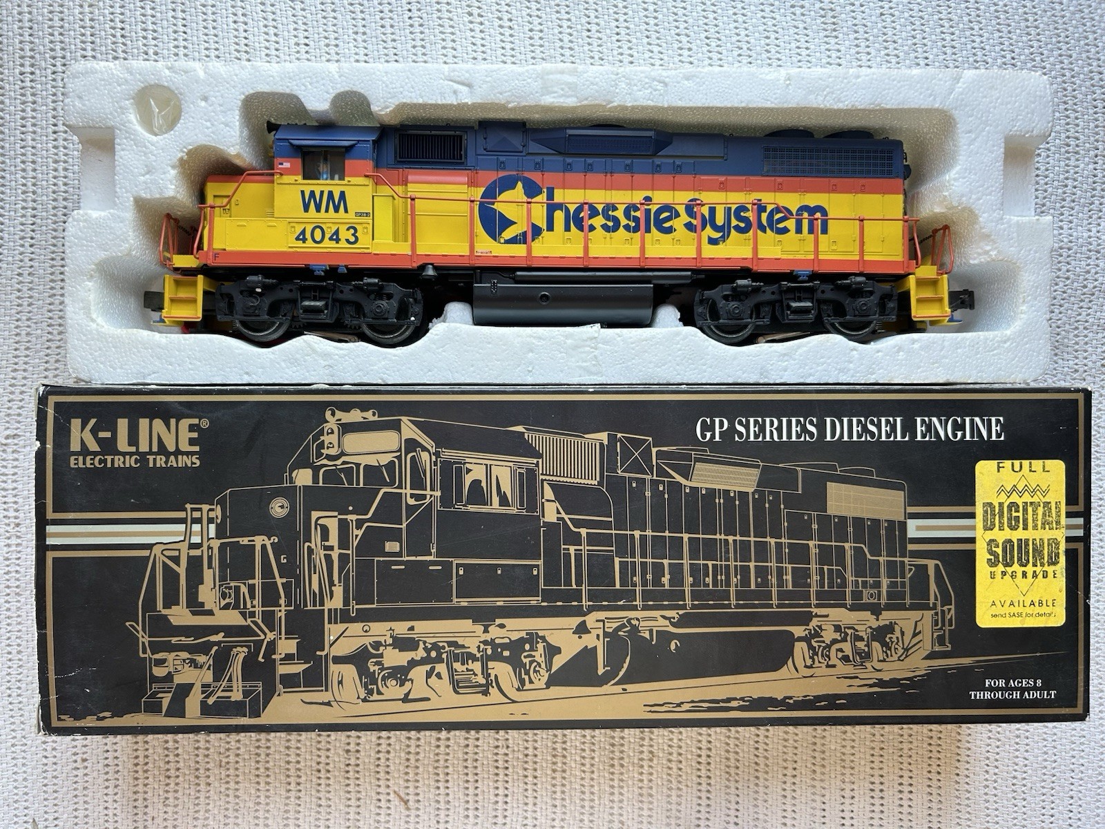 O K-Line K2496-4043 WM Chessie GP38-2 Scale Diesel Engine – (VG BOXED)